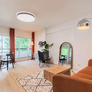 Spacious With Balcony And Parking Appartement